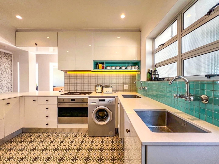 2 Bedroom Property for Sale in Sea Point Western Cape